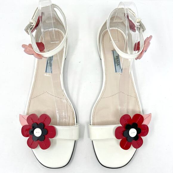 Prada 2017 Ivory Patent Leather Floral Appliqué Flat Sandals Size 39 - Picture 2 of 9